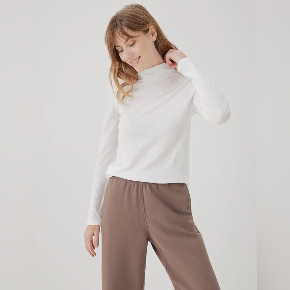 NEW Pact Lightweight Turtleneck Shirt White NWT